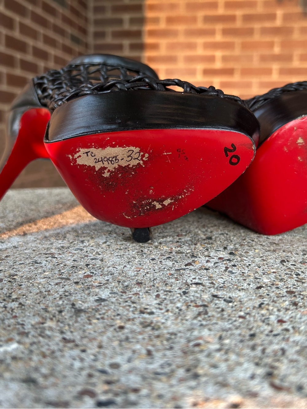 “RED BOTTOMS”. Christian Louboutin. Black woven cage peep toe heels - Picture 7 of 8